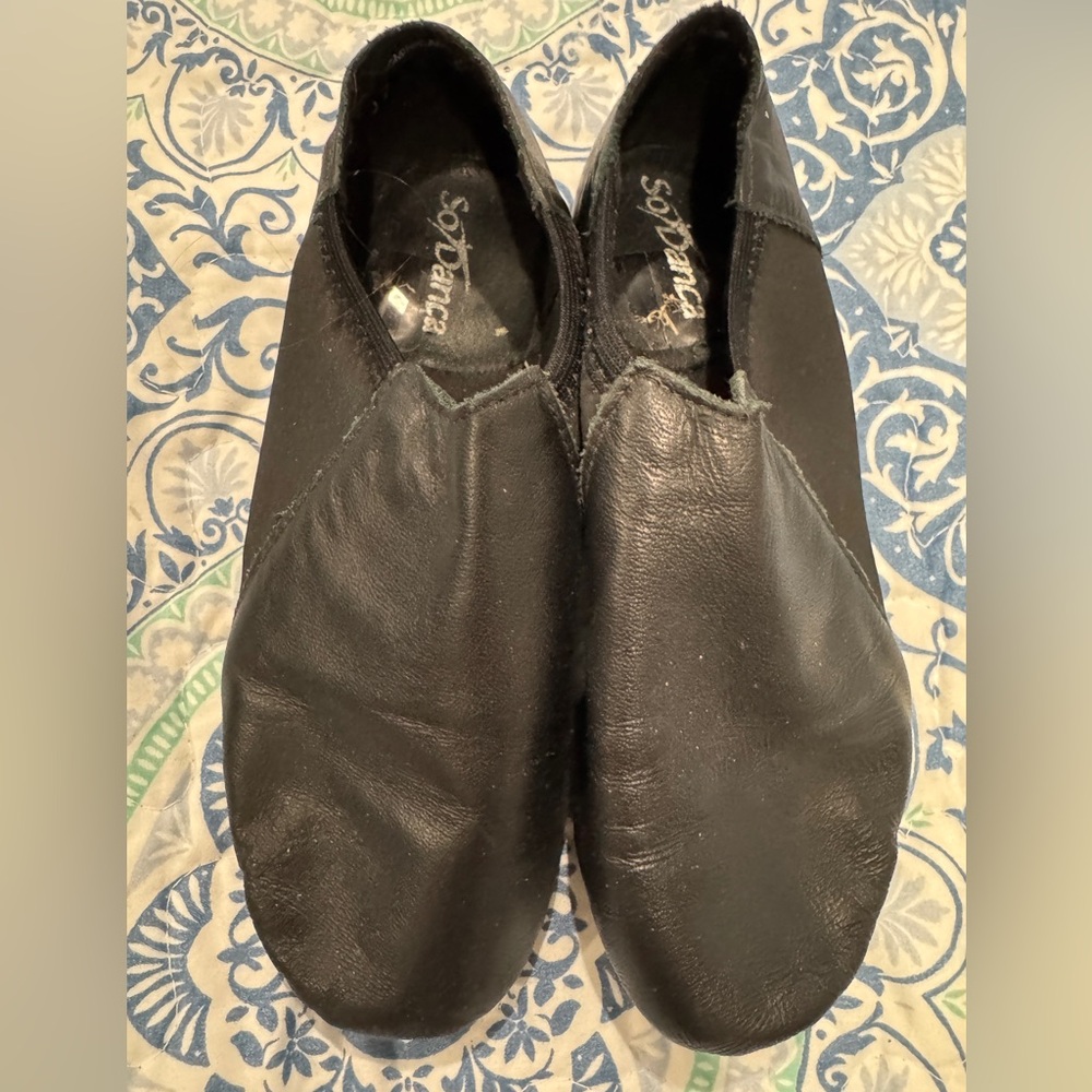 So Danca EUC jazz dance shoe. Size 5M.